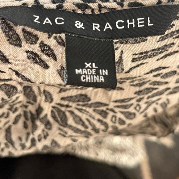 Beautiful patterned tie front blouse top - Picture 2 of 4